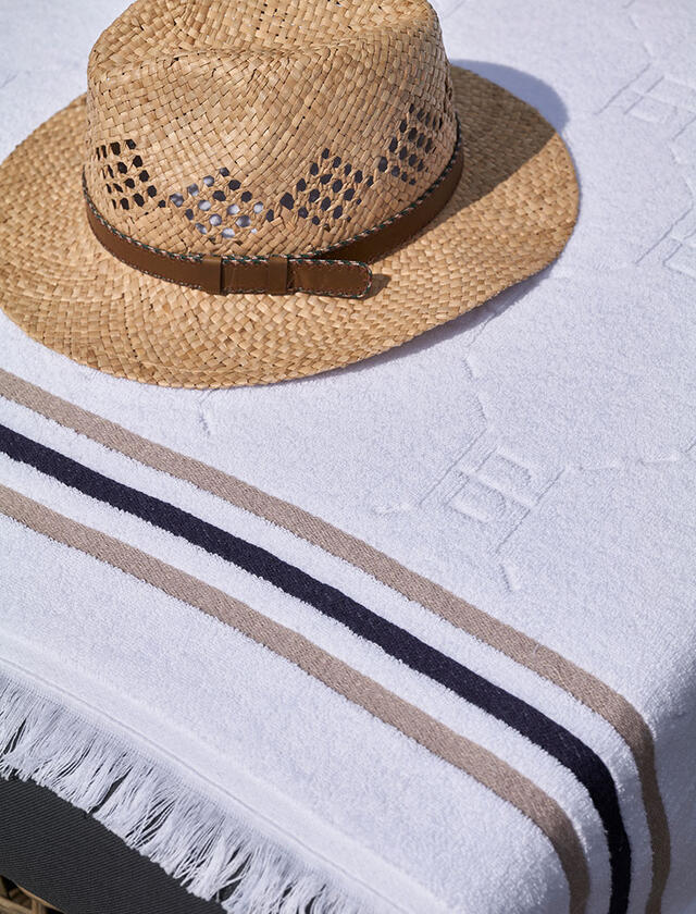 Strandhåndkle fra Halvor Bakke blir en favoritt til sommeren