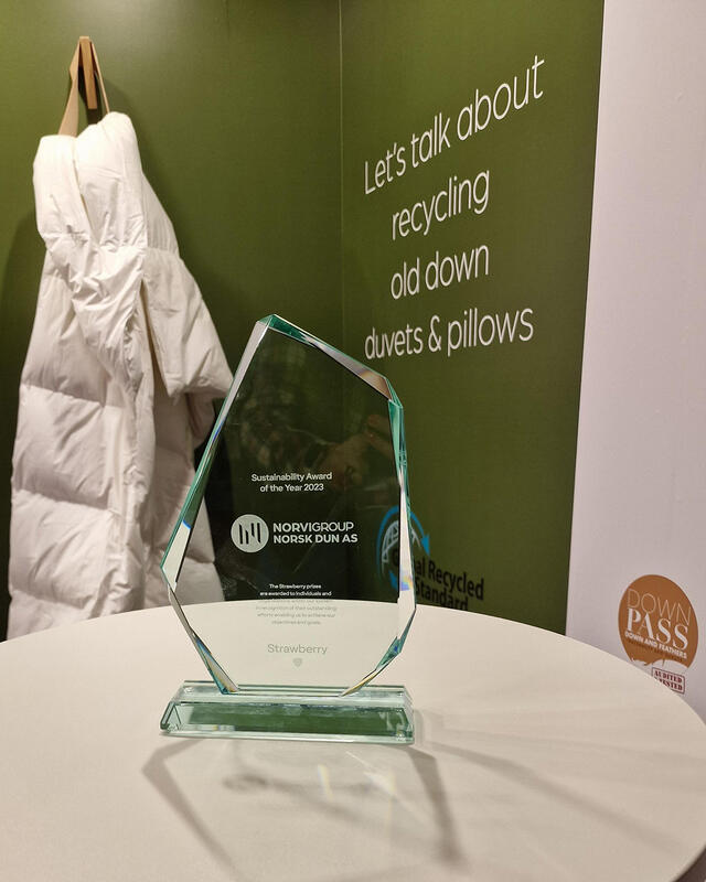 Norvigroup Norsk Dun vant Bærekraftprisen av Strawberry hotels