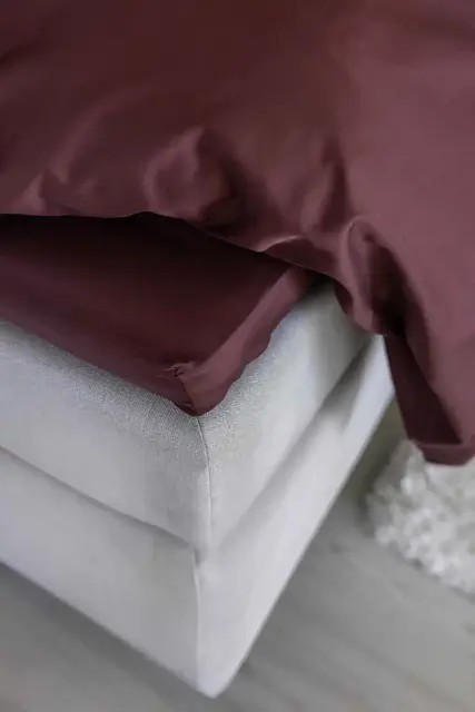 Borås Cotton Cloud konvoluttlaken 210x210 Aubergine 