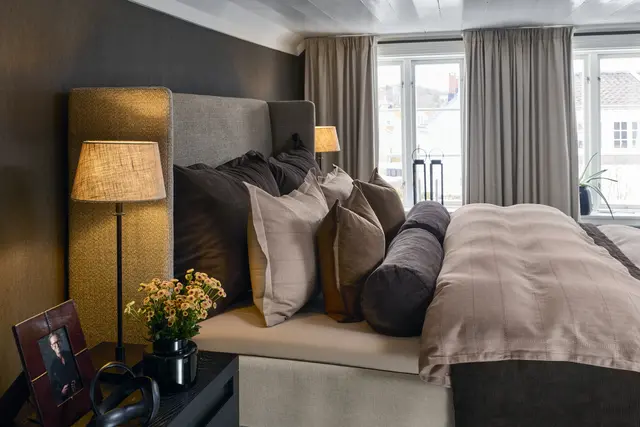 Halvor Bakke Solli bordlampe 13x20 H48cm Sort 