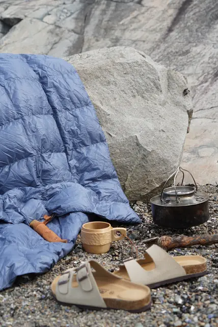 Out&About Dunpledd by Norsk Dun 130x170 Støv blå 