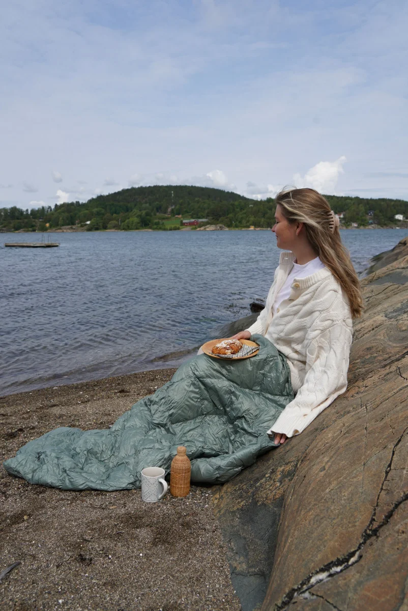 Out&About Dunpledd by Norsk Dun 130x170 Støv grønn 