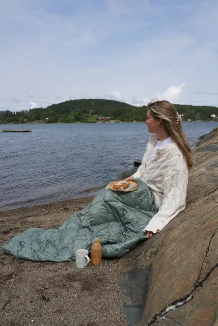 Out&About Dunpledd by Norsk Dun 130x170 Støv grønn 